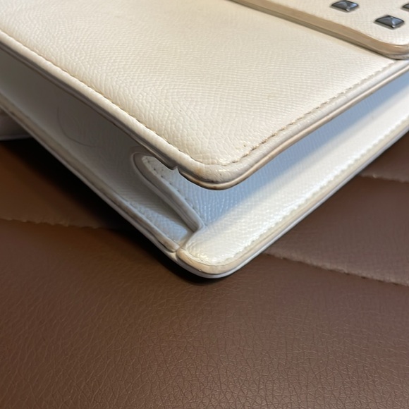 Badgley Mischka white studded 2 way vegan leather purse $275 retail - Picture 6 of 9
